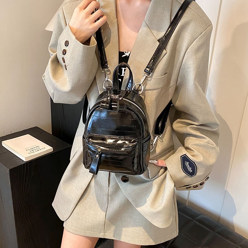 百搭黑色双肩包包女式2024新款夏季时尚洋气小背包外出旅行包书包