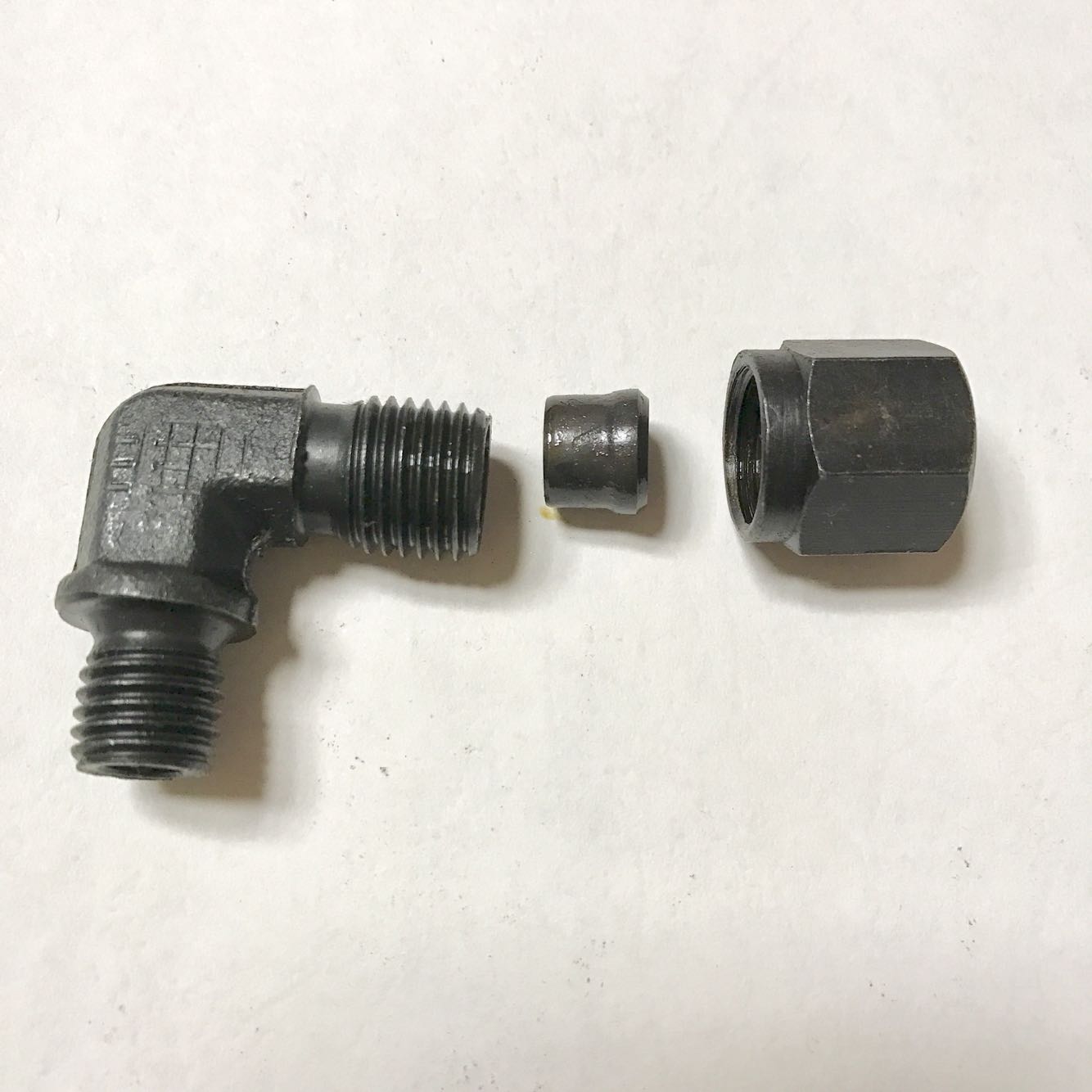 M12x1.5-8L 外丝直角卡套接头 外螺纹m12x1.5 卡接外径8mm铜管