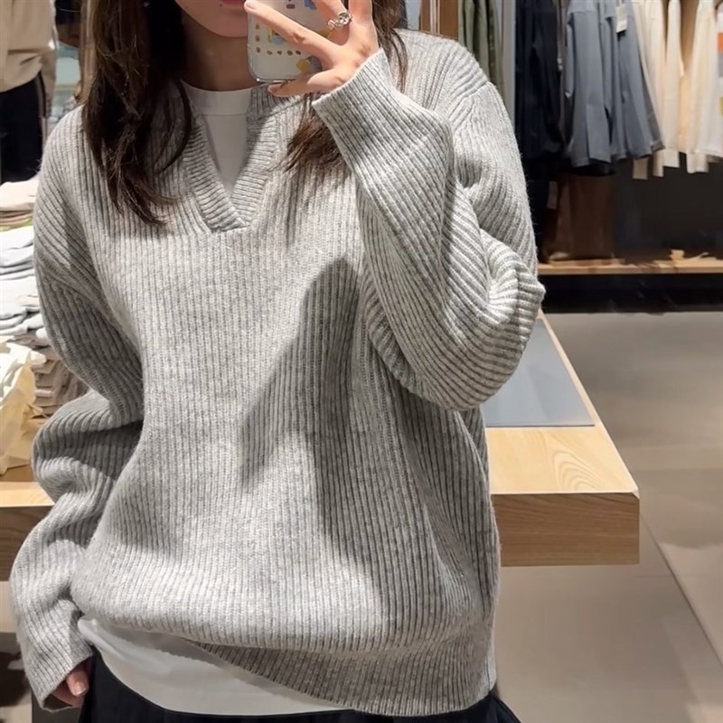 超韩系!慵懒风灰白V领套头毛衣女冬季新款韩版宽松打底针织上衣