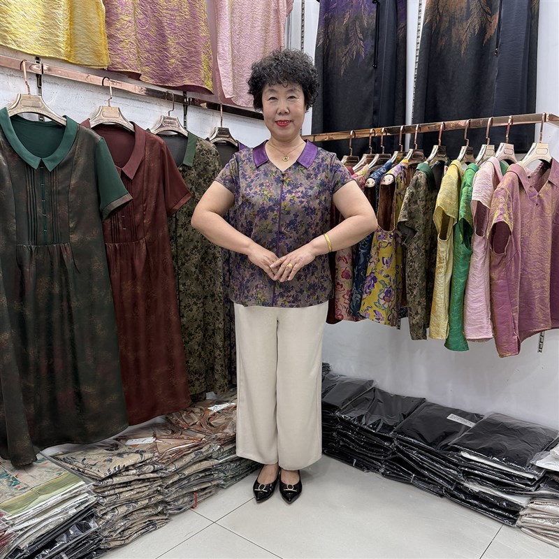 中年妈妈夏装翻领碎花真丝t恤衫两件套短袖女50岁60时尚休闲套装