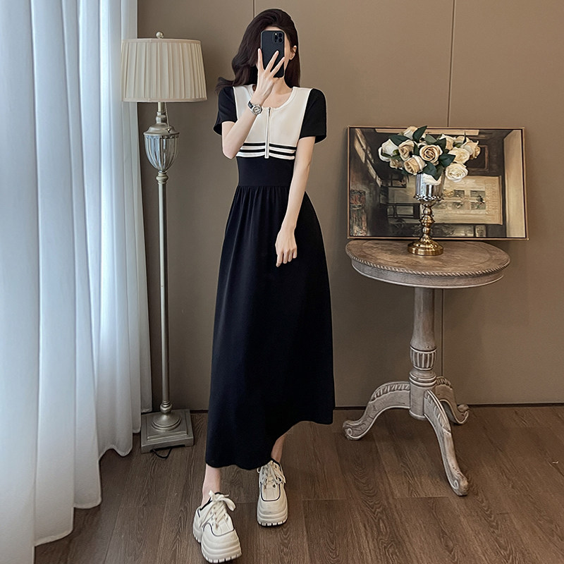 高级感撞色拼接休闲连衣裙女夏季新款圆领短袖收腰显瘦气质长裙子