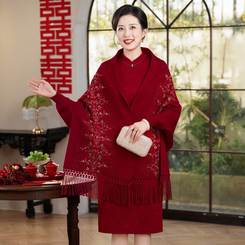 秋冬披肩喜婆婆配旗袍礼服外搭新款婚宴妈妈红色高端刺绣外套斗篷