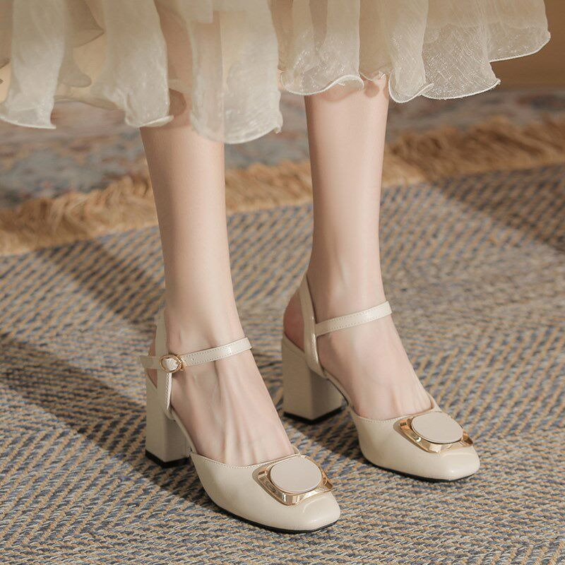 包头凉鞋粗跟高跟鞋2024夏季新款一字扣加肥加宽女单鞋不累脚舒适