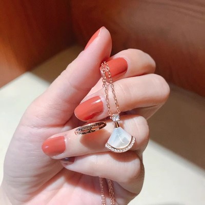 X小裙子吊坠贝壳锁骨时尚百搭专柜链项链同款送女友X2