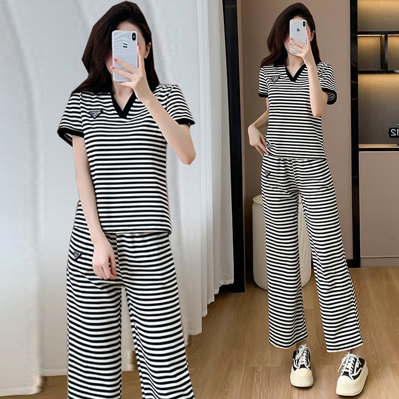 夏季大码时尚休闲运动风套装女2025胖mm条纹遮肉短袖+裤子两件套
