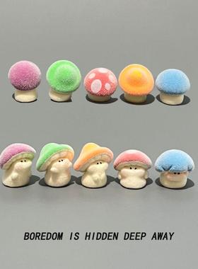 无聊了！看看植绒蘑菇情绪解压治愈电脑桌面屏幕小摆件工位装饰品