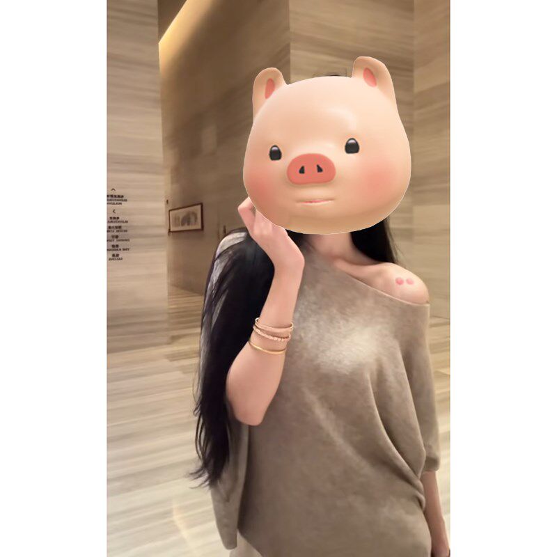法式露肩冰丝针织衫女夏季2024新款小众独特别致宽松辣妹半袖上衣