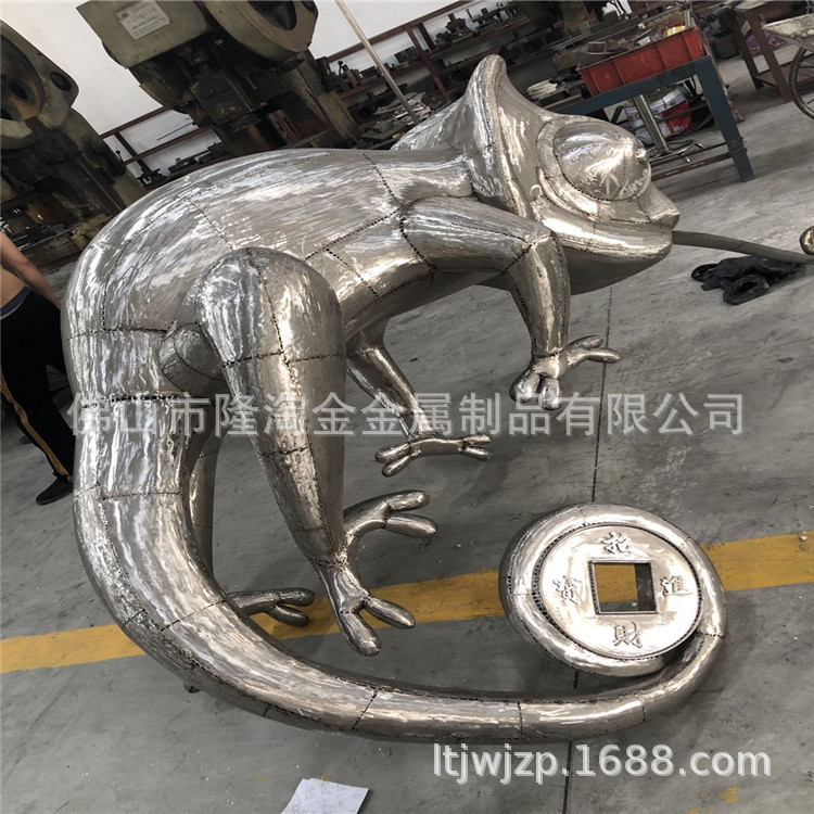 公园景观不锈钢变色龙雕塑