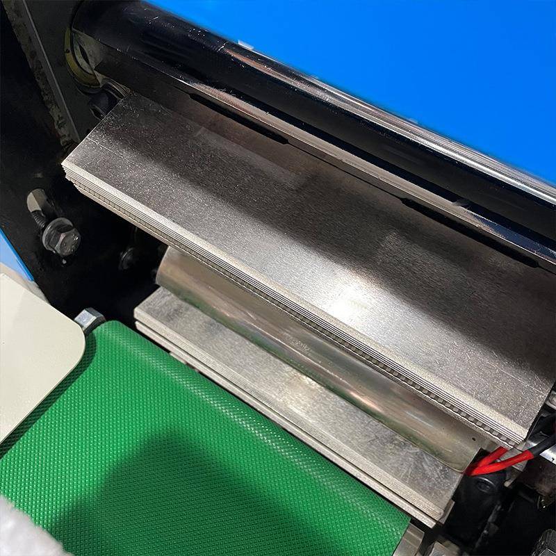 温州枣夹皮泥枕式核包装机电源橡线包装机上走膜伺452服香桃皂包