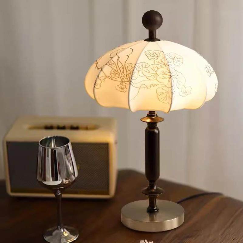 法中古氛围台式灯布艺复古怀旧客厅卧木室T16头柜书房美式床装饰