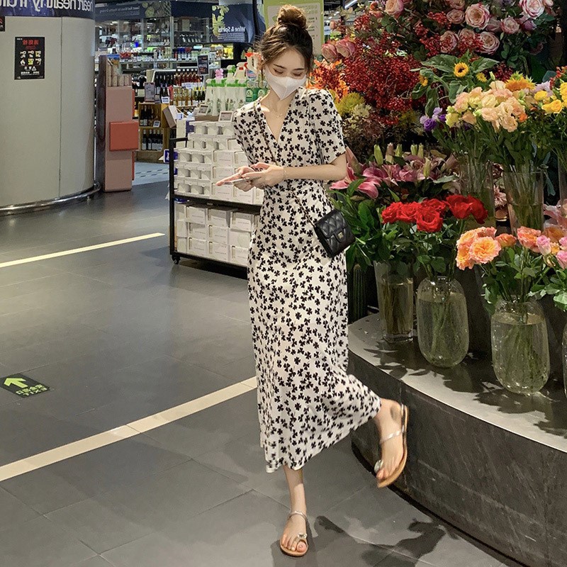 法式初恋甜美仙女薄款级设计感长裙收腰显瘦黑色碎花连衣裙子夏