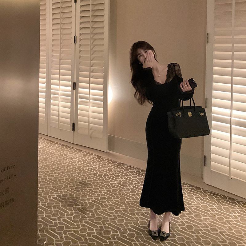 愉悦愉悦 V领蕾丝拼接包臀鱼尾洋装女冬季高级气质收腰修身长裙