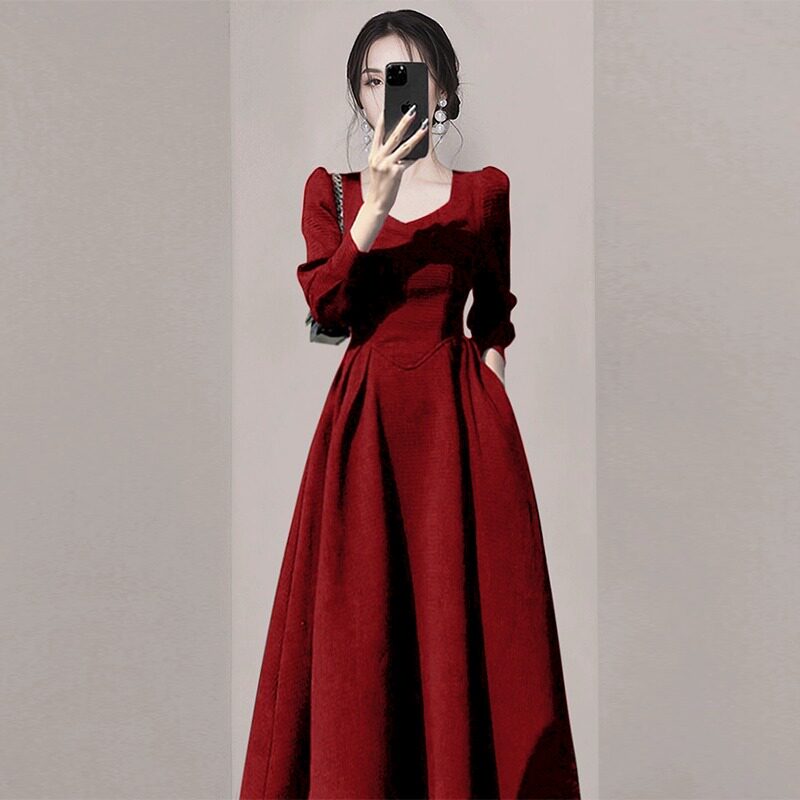 法式赫本风酒红色方领洋装2023年早秋新款女装气质高级感敬酒服