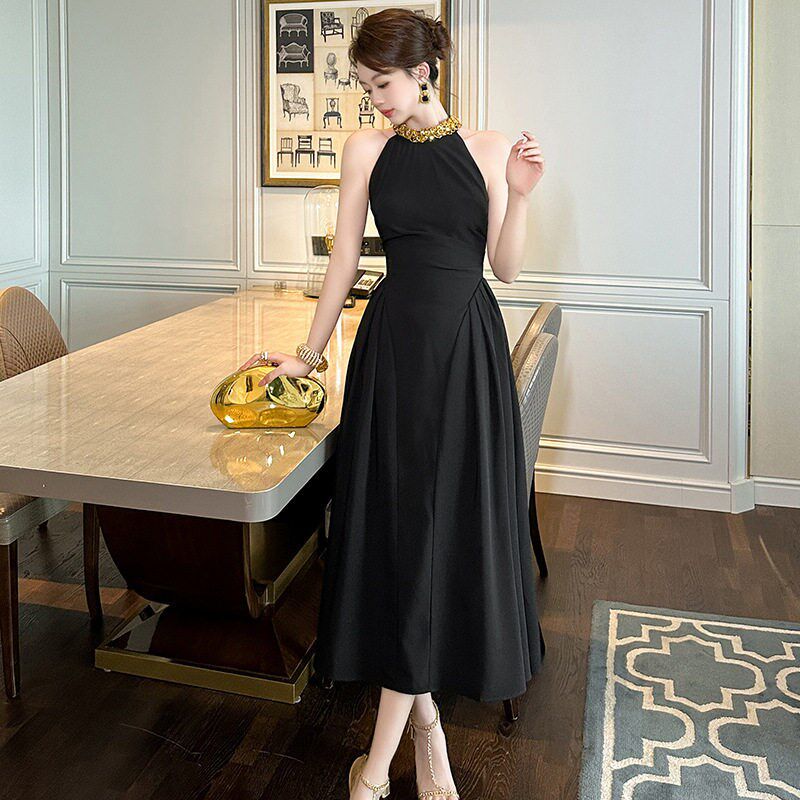 黑色礼服裙2025夏季新款女装法式挂脖收腰显瘦长款无袖连衣裙9835