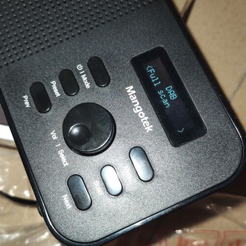 数字fm dab 收音机。便携式电池数字显示收音机支持tab收音机 fm