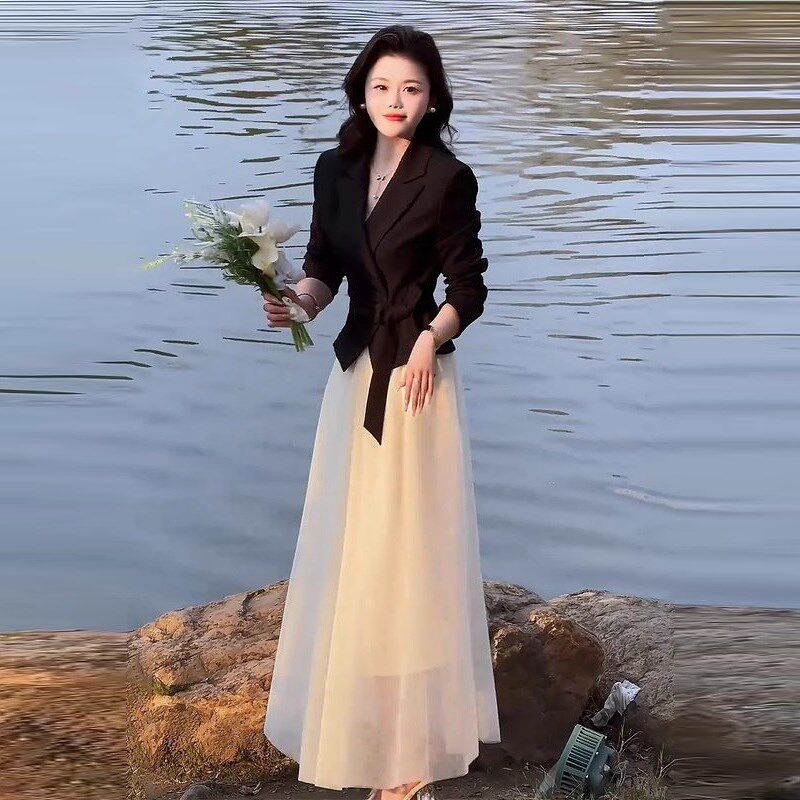 高级感黑色长袖西装上衣+网纱半身裙子2025春季新款两件套套装女