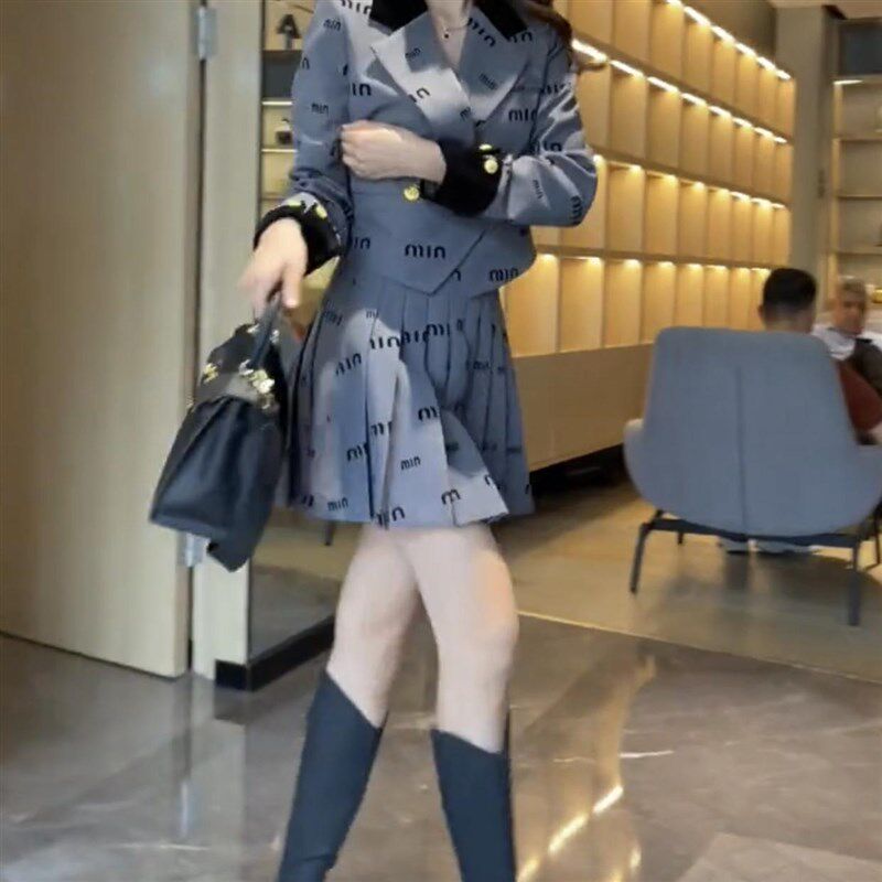 秋季新款洋气减龄套装裙秋季新款高级感短款西装外套短款百褶裙女