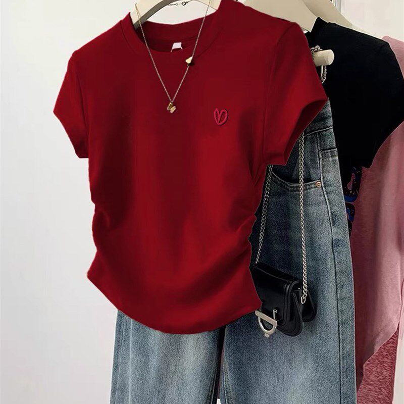 红色爱心刺绣短款短袖t恤女夏季2025新款设计感修身显瘦正肩上衣