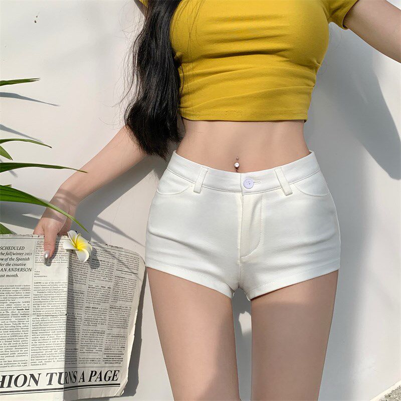 白色美式低腰紧身超短裤女款夏季外穿显瘦直筒休闲a字夏天热裤子