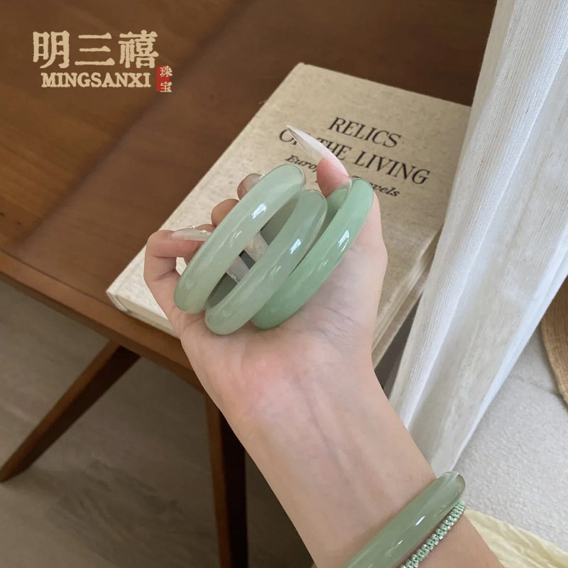 和田玉色晴水手镯女款湖水绿手镯冰种青白玉茶色天然东陵玉镯
