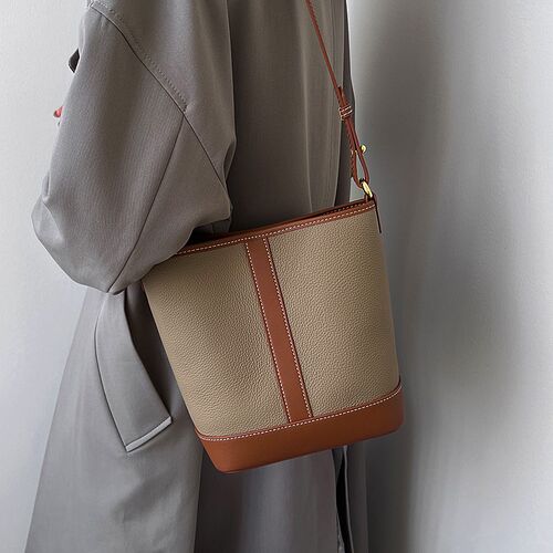 真皮水桶包2024新款秋冬单肩斜挎包洋气百搭女包高级质感通勤包包