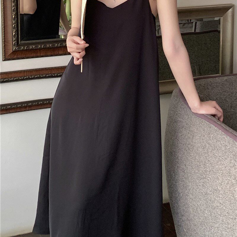 胖妹妹夏季2023新款V领内搭显瘦黑色背心裙宽松大尺码吊带洋装女