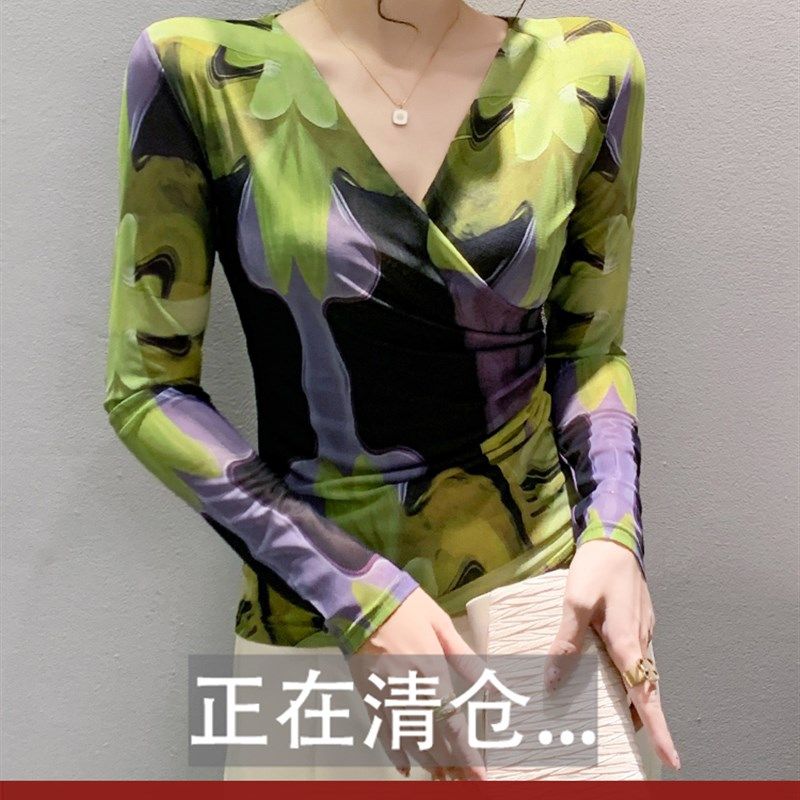 气质交叉V领T恤女长袖上衣秋装新款网纱打底衫高级感显瘦洋气小衫