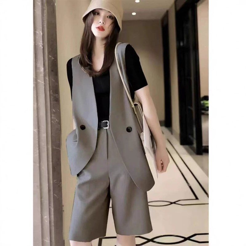 时尚大码马甲短裤套装女时髦洋气2025新款宽松胖mm西服马夹两件套