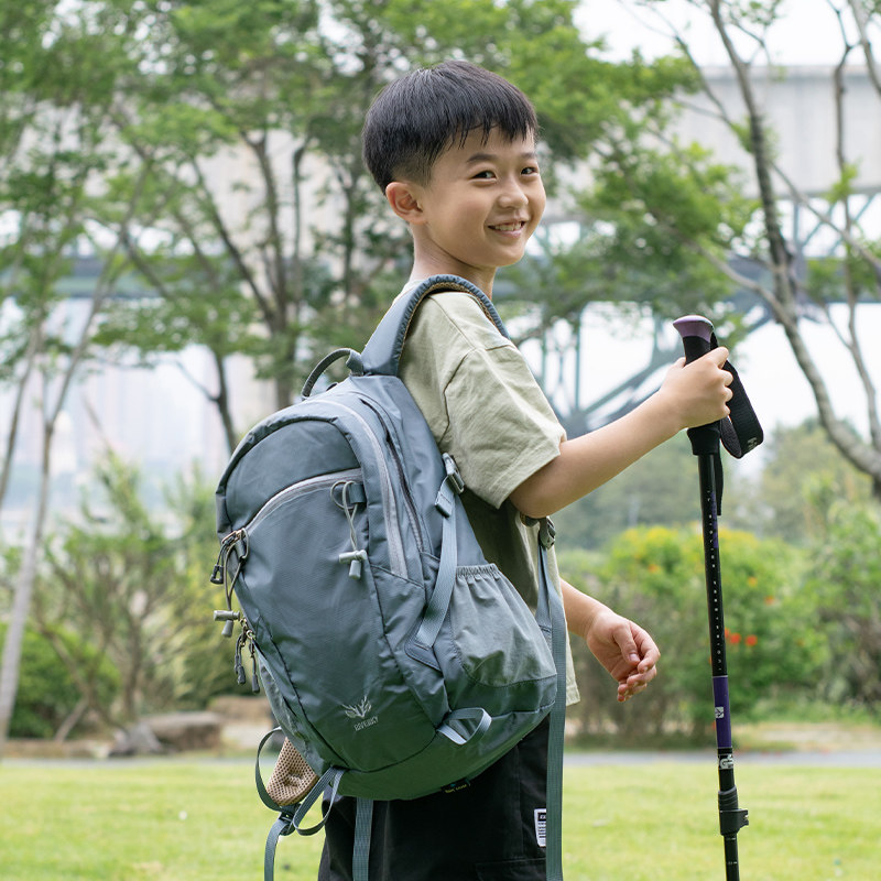 儿童户外背包男孩徒步出游旅行旅游外出双肩包轻量化登山包爬山