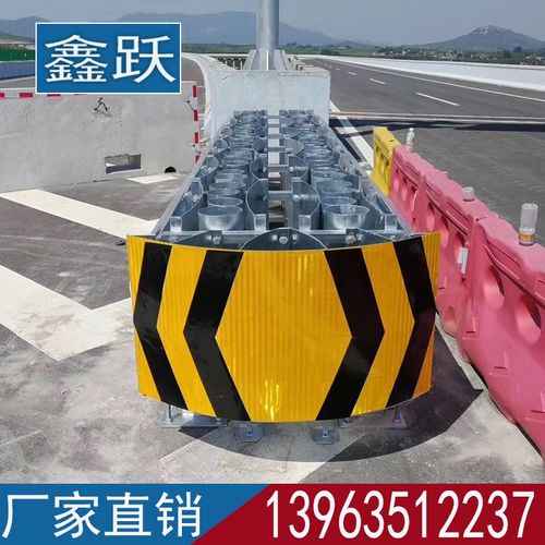 tb级可导向防撞垫高速公路收费站镀锌TS级桶式缓冲钢板防撞块厂家
