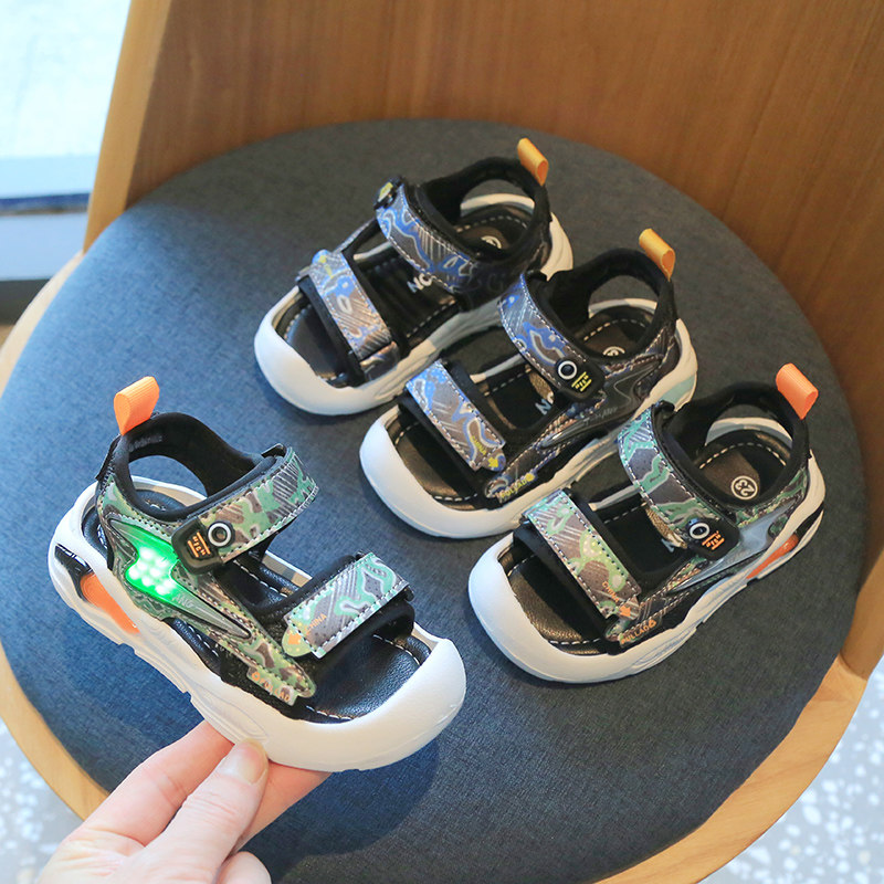 儿童凉鞋男童软h底防滑发光2-4岁3男宝沙滩鞋迷彩色小男孩运动凉
