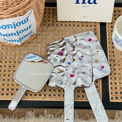 在逃公主手持化妆镜!复古高级感便携大号镜子学生Z随身补妆镜