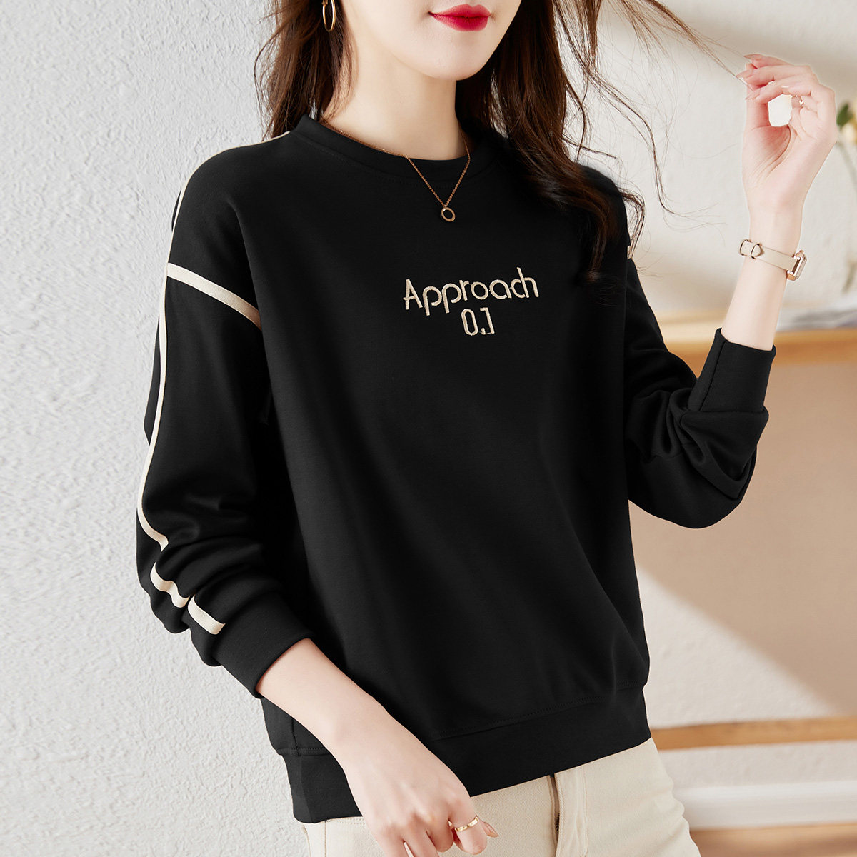 黑色圆领卫衣女春秋薄款2025年新款秋季女装宽松爆款上衣女士外套