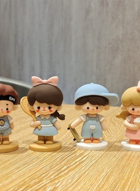 卡通情侣桌面小摆件运动系公仔玩偶办公室可爱P装饰品男生女生礼