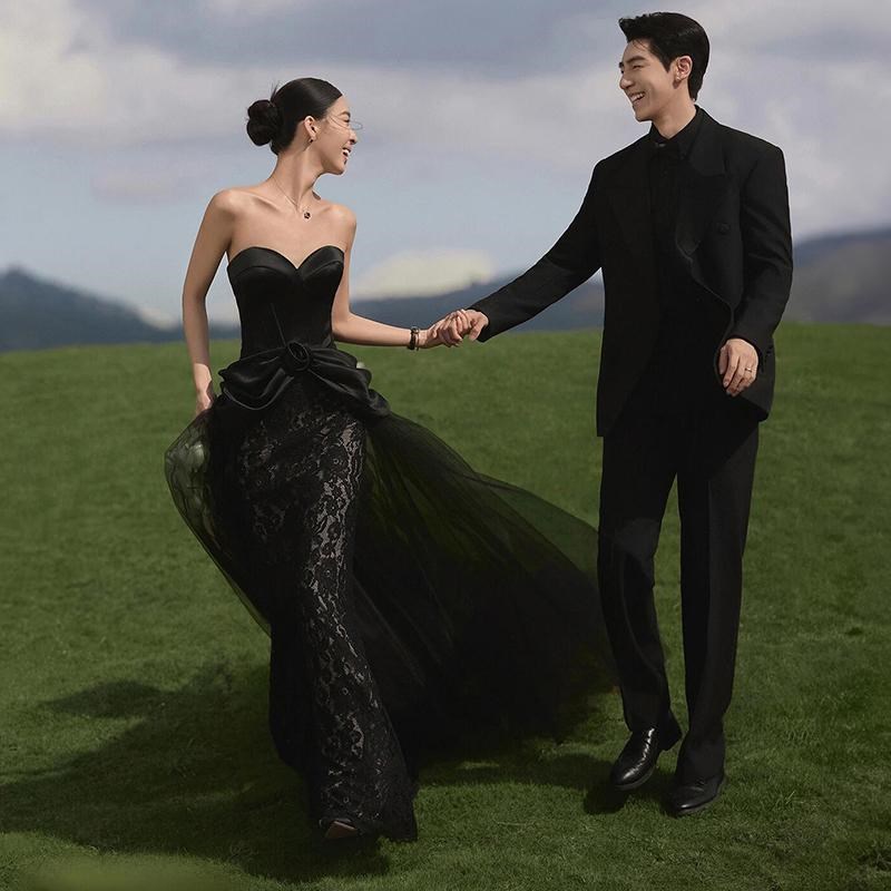 影楼主题服装2025新款情侣写真外景草坪拍照礼服黑色鱼尾蕾丝婚纱