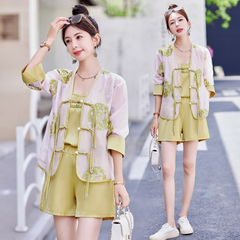 新中式国风套装女夏季小个子盘扣刺绣防晒上衣阔腿短裤吊带三件套