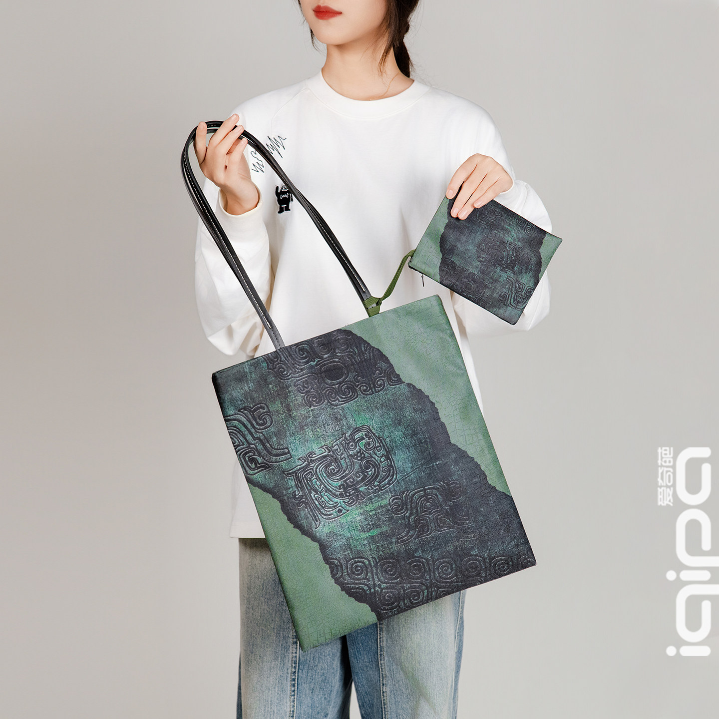 爱奇葩原创凤饕云曲文创单肩包