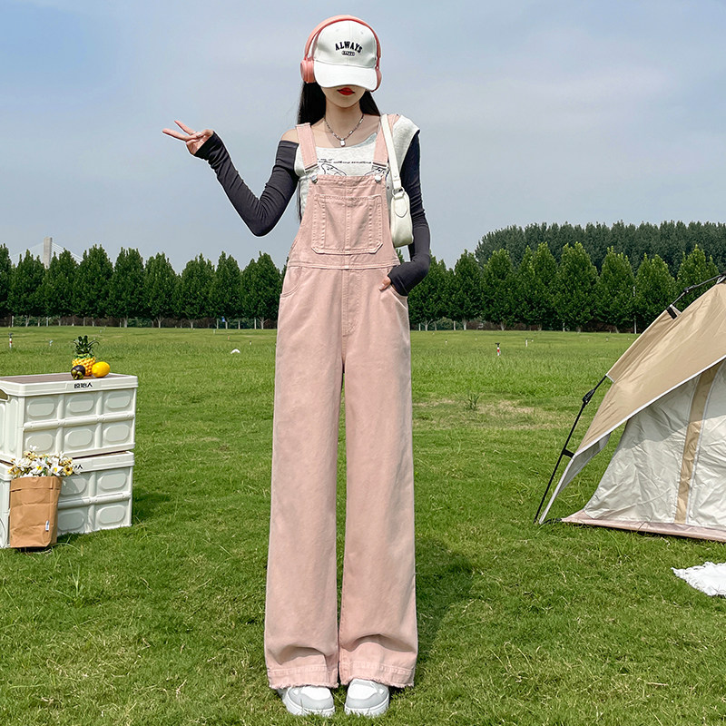 粉色阔腿牛仔背带裤女2025春秋新款显瘦减龄毛边宽松工装拖地长裤