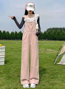 粉色阔腿牛仔背带裤女2025春秋新款显瘦减龄毛边宽松工装拖地长裤