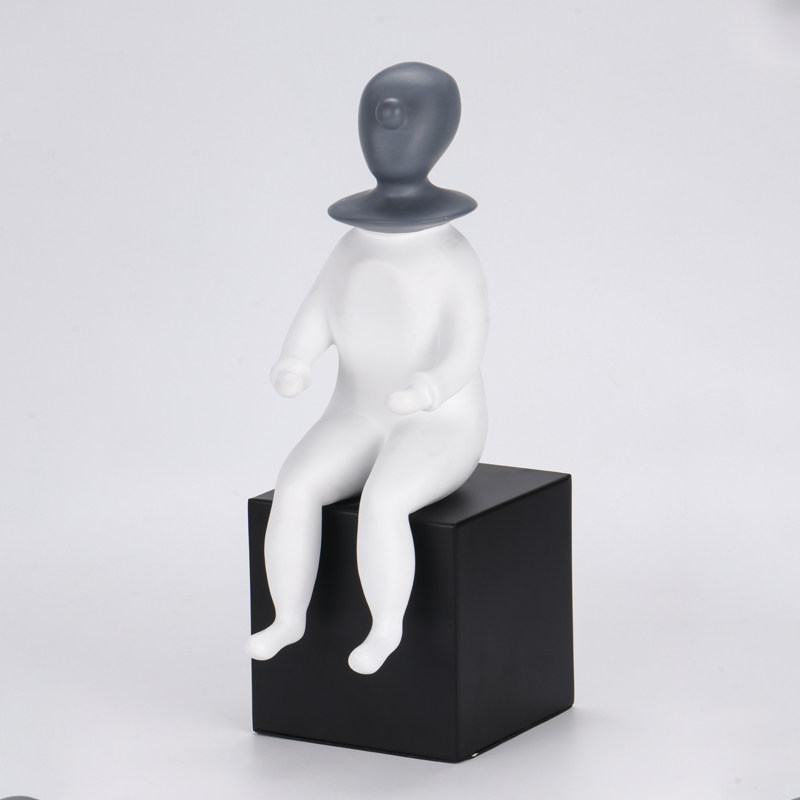 现代简约体操铸铁人物倒立雕塑软装饰品欧式M样板房间书房书柜摆