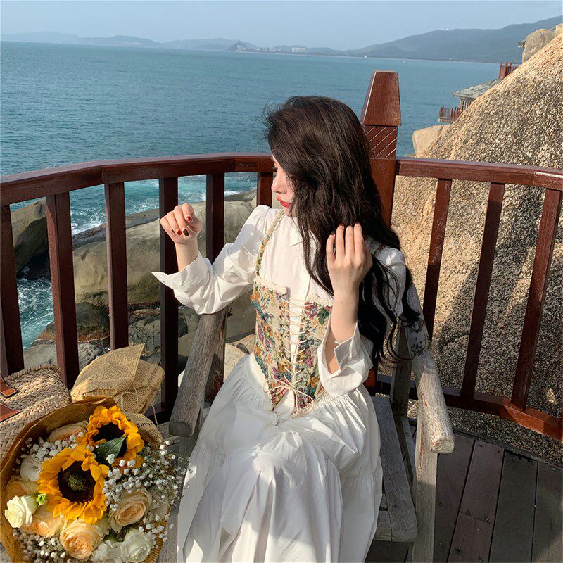 在逃公主裙叠穿绣花马夹轻奢高级感衬衫裙子温柔风初恋白色连衣裙
