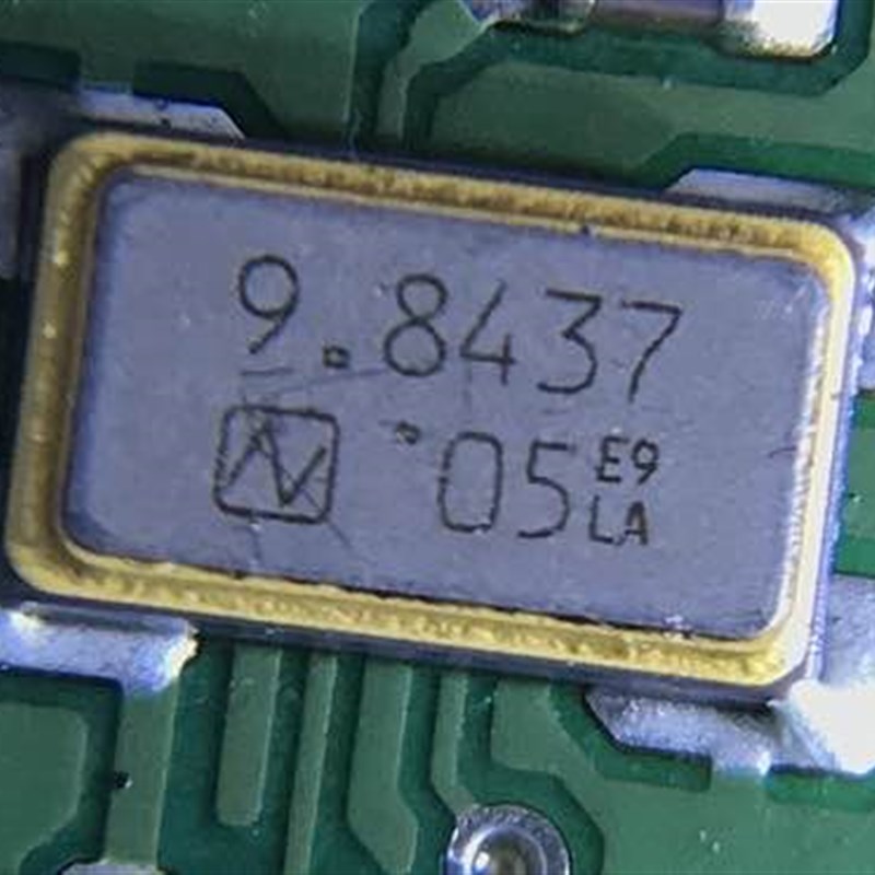 9.8437 宝马遥控易损晶振4脚全新进口