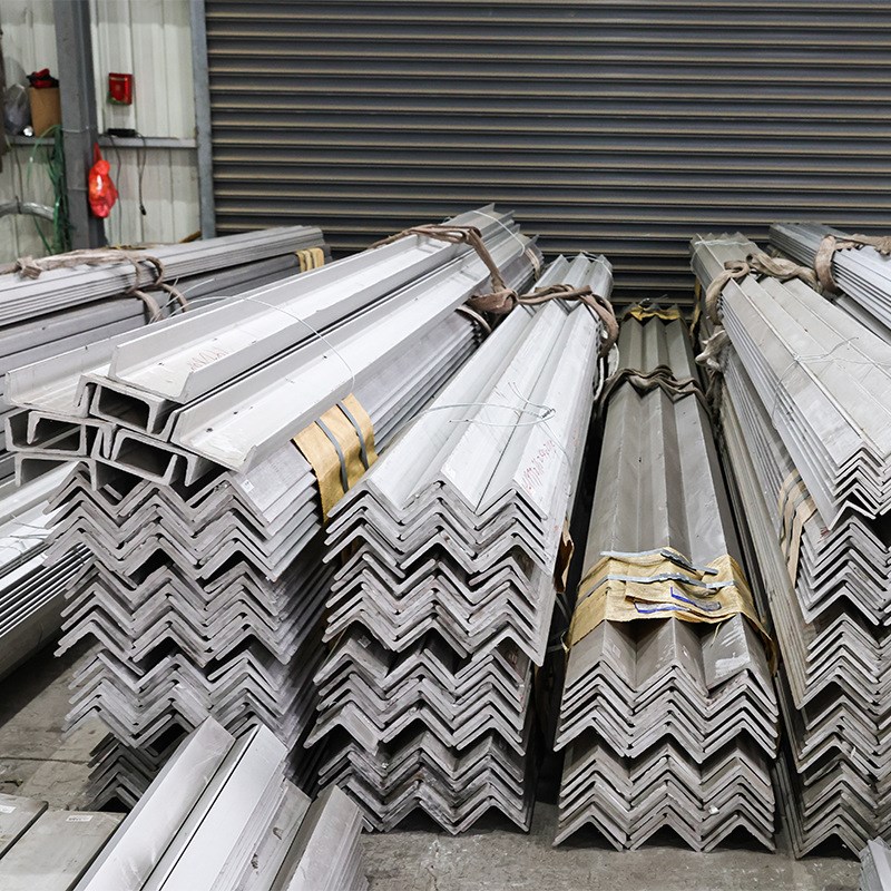 S275JR角铁 Q235 S355JR电力工程广告牌支架黑料结构框架镀锌角钢