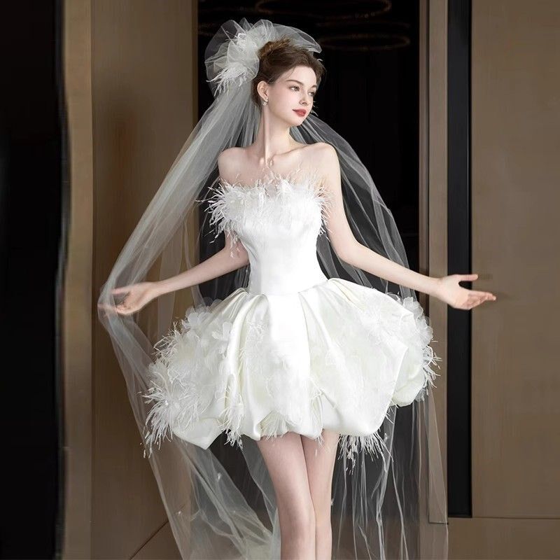 法式轻婚纱短款羽毛高端气质小个子新娘订婚蓬蓬裙抹胸缎面出门纱