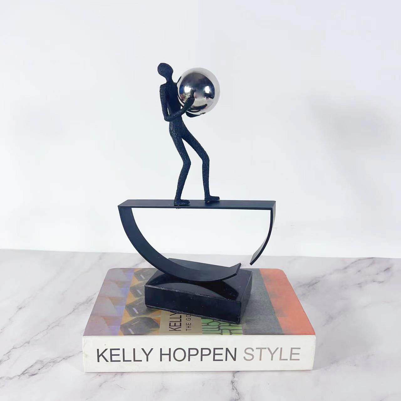 意美式现代杂技运动物金属摆件展厅办公室书柜桌面工创VSS艺人装