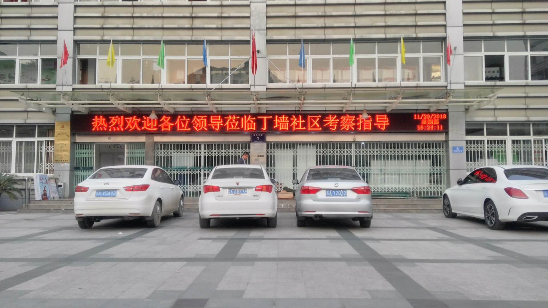 户外P10单色LED显示屏屏及半户外门头LED显示屏室外LED条屏