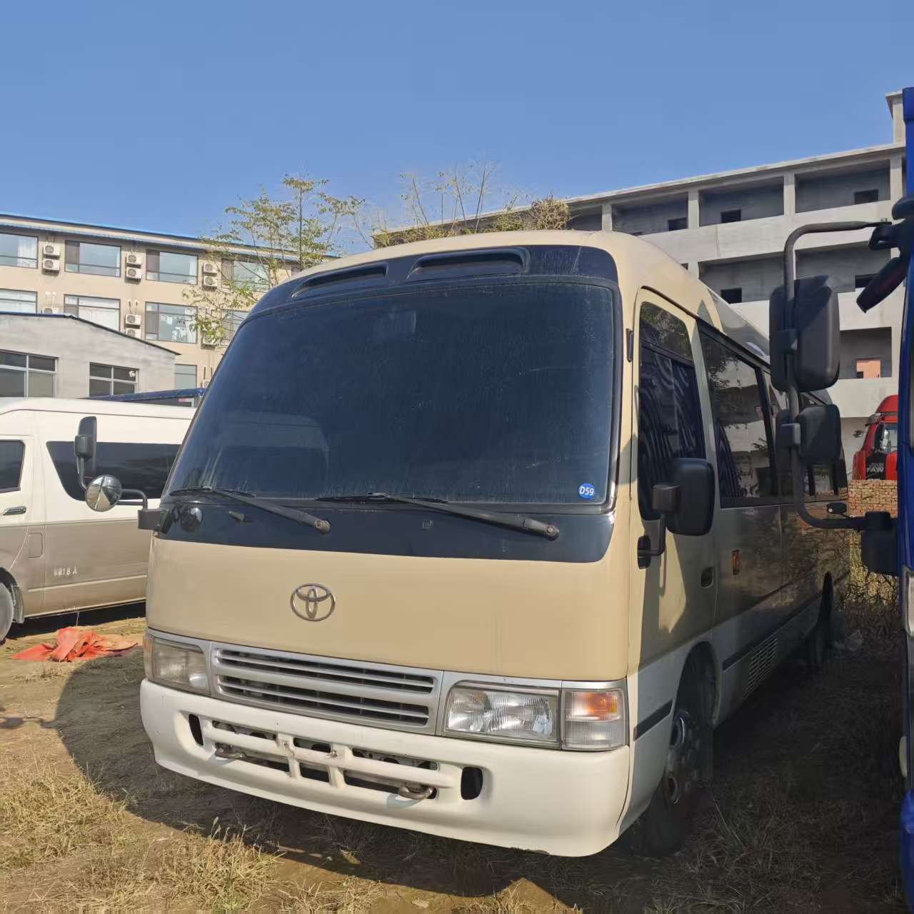 出口考斯特26座通勤商务客车