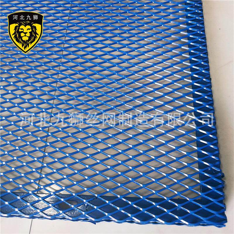 铝板网学校体育健身房屋顶装饰白色氟碳漆菱形钢板拉伸网