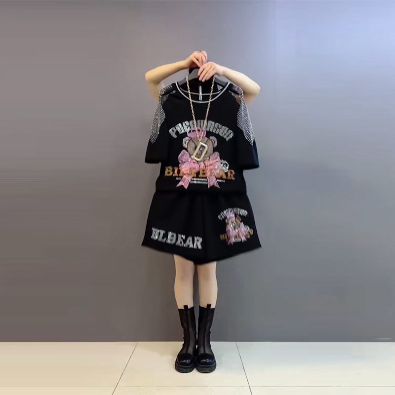 大码女装卡通图案短袖上衣短裤胖妹妹黑色显瘦百搭减龄亮钻两件套