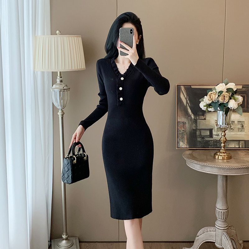 法式复古秋冬V领修身显瘦针织连衣裙女中长款毛衣内搭包臀打底裙